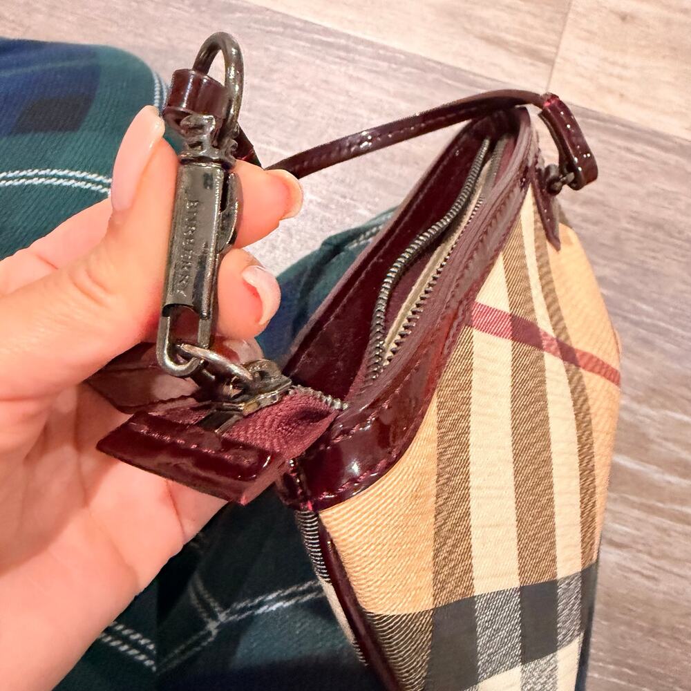 Burberry Wristlet Classic Plaid Pattern - Picture 4 of 9